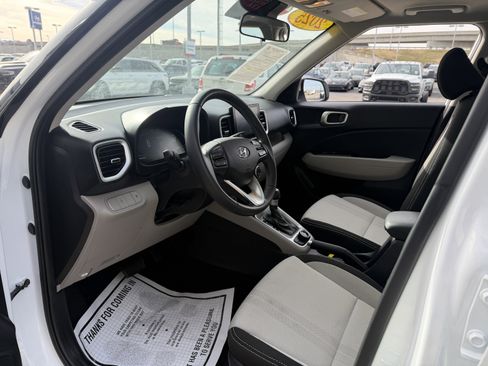 Certified 2025 Hyundai Venue SEL image 27