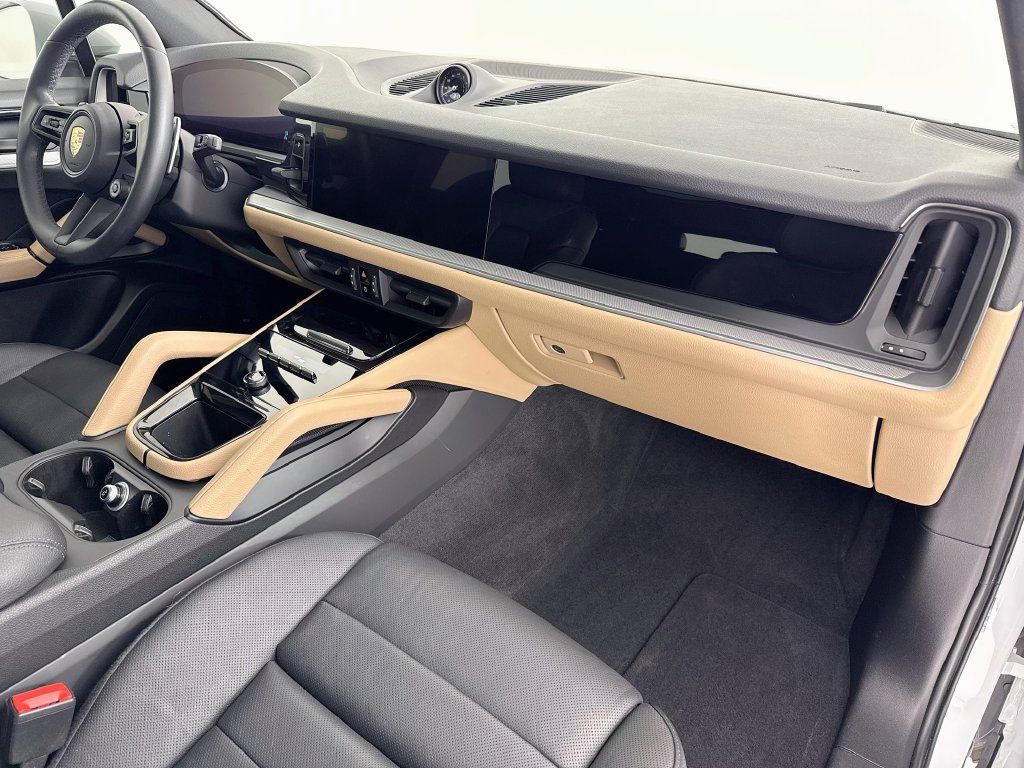 Certified 2024 Porsche Cayenne AWD/4WD image 31