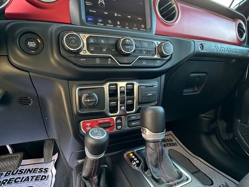 Used 2021 Jeep Wrangler Unlimited Rubicon AWD/4WD image 15