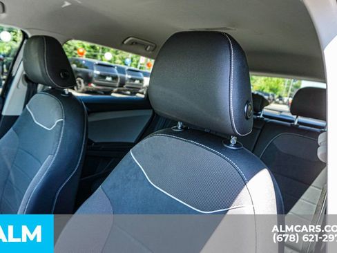 Used 2024 Volkswagen Taos SE FWD image 18