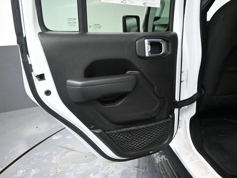 Used 2022 Jeep Gladiator Sport image 25