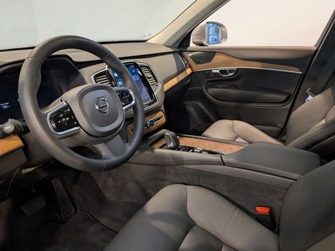 Used 2023 Volvo XC90 B6 Plus w/ Protection Package image 14