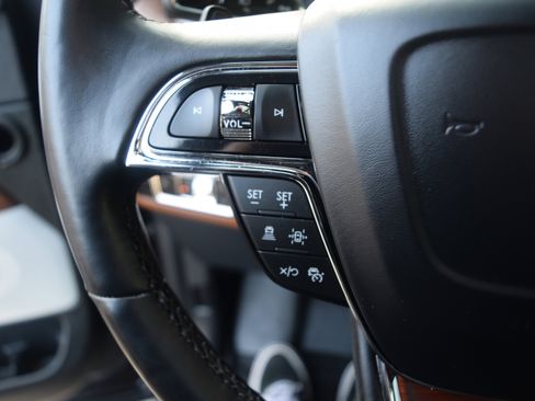 Used 2023 Lincoln Navigator L Reserve image 5