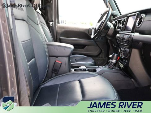 Used 2021 Jeep Wrangler Unlimited Sahara AWD/4WD image 9