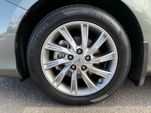Used 2012 Toyota Camry LE FWD image 11