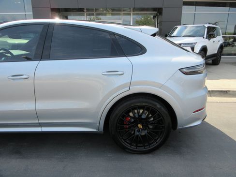 Used 2021 Porsche Cayenne GTS AWD/4WD image 5