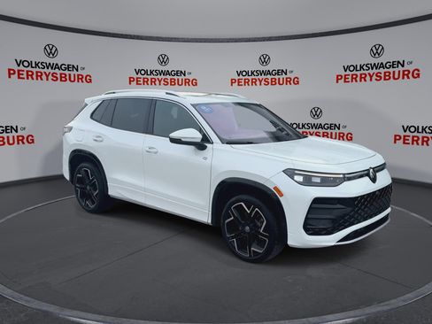 Certified 2025 Volkswagen Tiguan SEL R-Line image 2