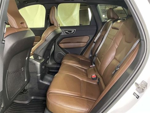 Used 2022 Volvo XC60 T8 Inscription w/ Advanced Package image 17
