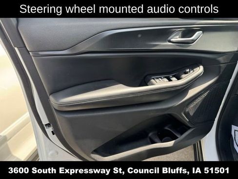 Used 2023 Jeep Grand Cherokee Altitude AWD/4WD image 16