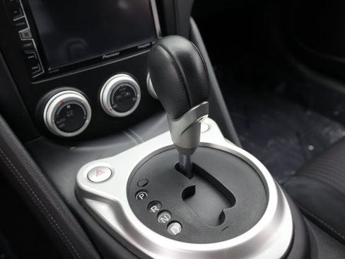 Used 2017 Nissan 370Z Coupe RWD image 16