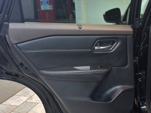 Used 2022 Nissan Rogue SL w/ SL Premium Package image 26