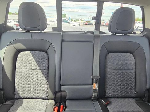 Used 2017 Chevrolet Colorado Z71 AWD/4WD image 12