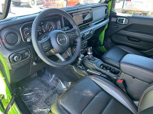 Used 2025 Jeep Gladiator Rubicon AWD/4WD image 28
