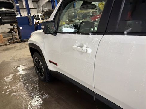 Used 2023 Jeep Renegade Trailhawk w/ Trailhawk Elite Group image 8