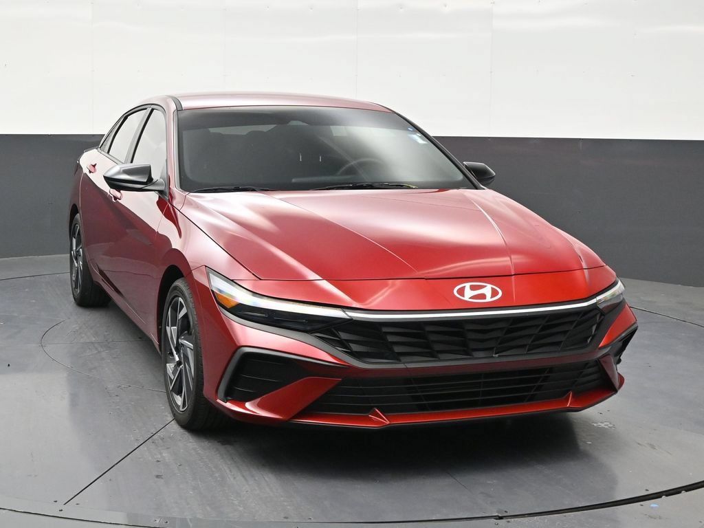 Used 2025 Hyundai Elantra Sport FWD image 7