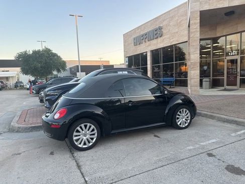 Used 2008 Volkswagen Beetle SE FWD image 1