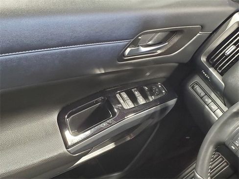 Used 2023 Nissan Pathfinder SL w/ Black Appearance Package image 21