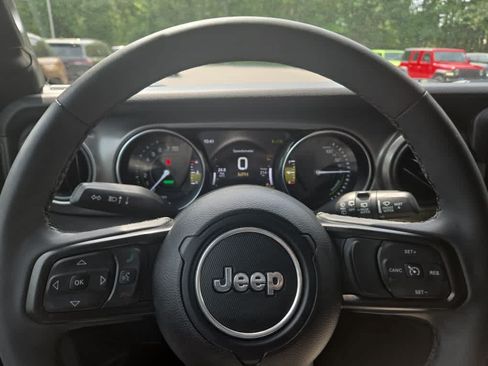 Used 2023 Jeep Wrangler Unlimited w/ Sun & Screen Package AWD/4WD image 20