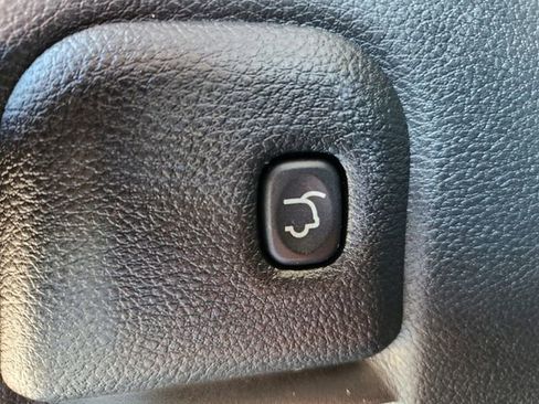 Used 2018 Jeep Grand Cherokee Limited image 19