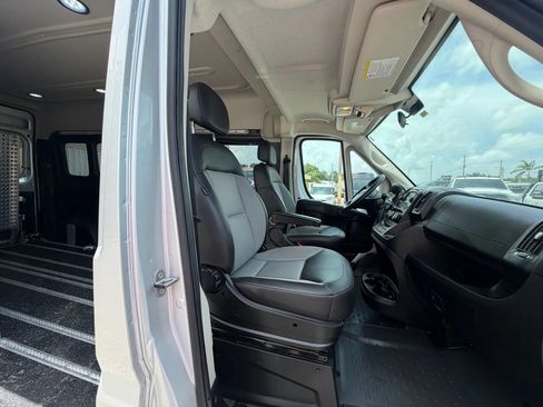 Used 2020 RAM ProMaster 2500 w/ Premium Appearance Group FWD image 21