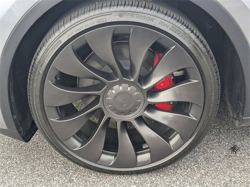 Used 2025 Tesla Model Y Performance image 11