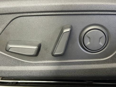 Used 2025 Hyundai Elantra Limited FWD image 31