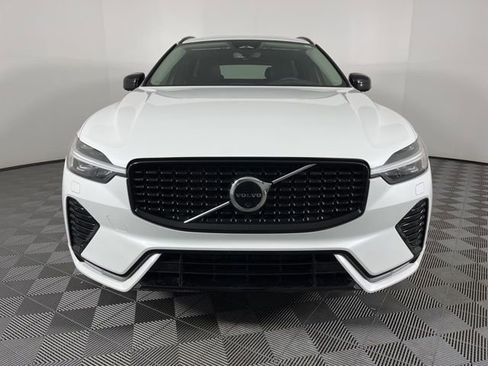 Used 2023 Volvo XC60 B5 Ultimate w/ Climate Package image 4