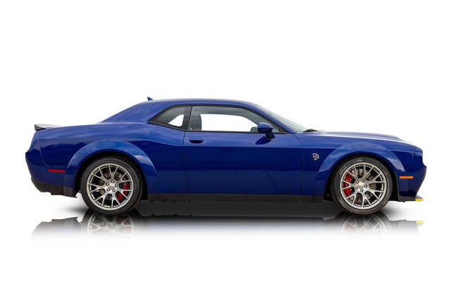 Used 2022 Dodge Challenger SRT Hellcat RWD image 2