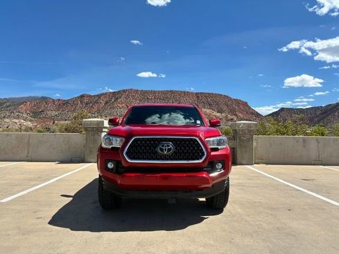 Used 2018 Toyota Tacoma TRD Sport w/ Technology Package image 5