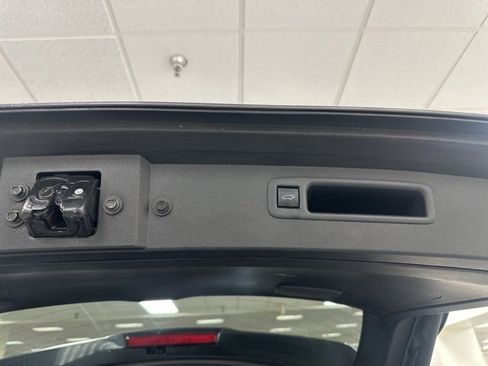 Certified 2020 Toyota Highlander Limited image 32