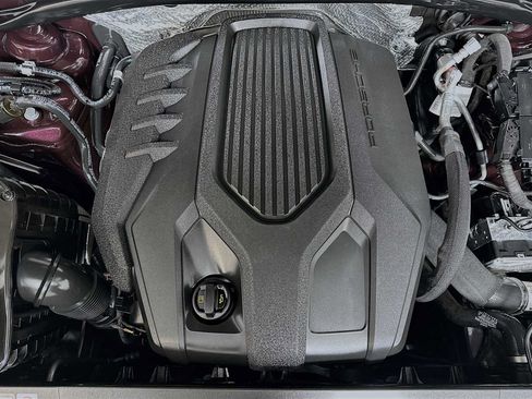 Certified 2026 Porsche Macan AWD/4WD image 31