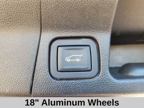 Used 2023 GMC Acadia SLT image 14