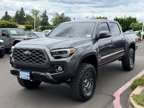 Used 2023 Toyota Tacoma TRD Off-Road w/ Technology Package AWD/4WD image 4