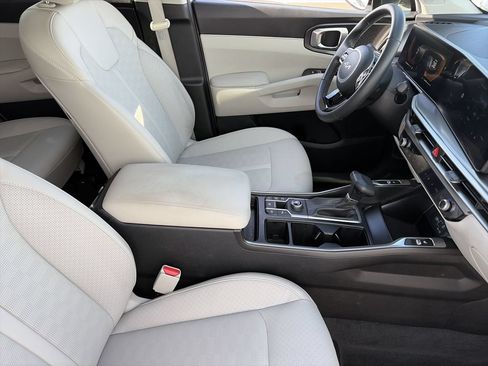 Certified 2024 Kia Sorento S w/ Panoramic Sunroof Package FWD image 11