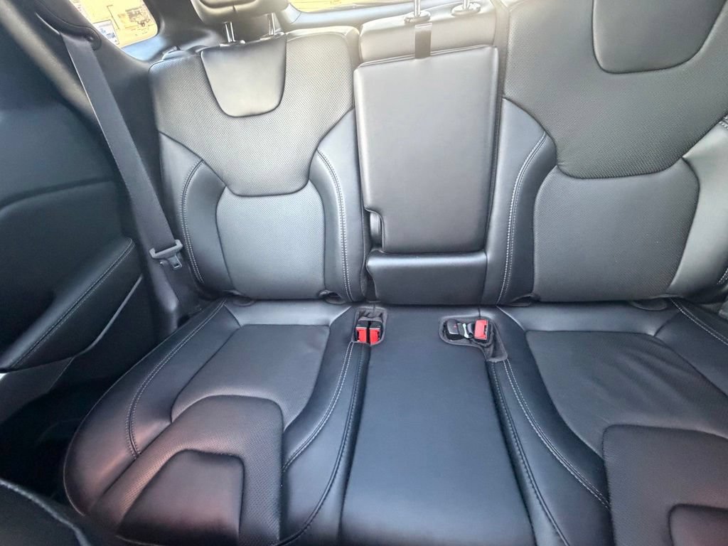 Used 2022 Jeep Cherokee Latitude Lux w/ Sun & Sound Group AWD/4WD image 14