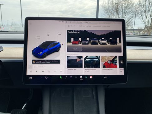 Used 2022 Tesla Model Y Long Range image 24