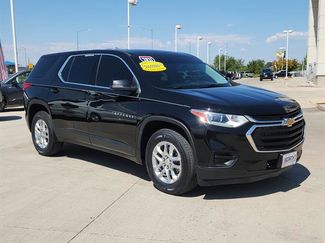 Used 2021 Chevrolet Traverse LS image 1