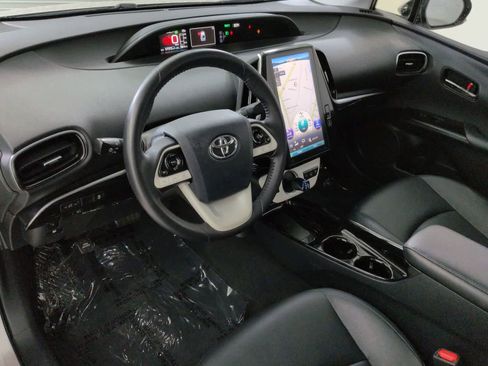 Used 2019 Toyota Prius Prime Premium image 2