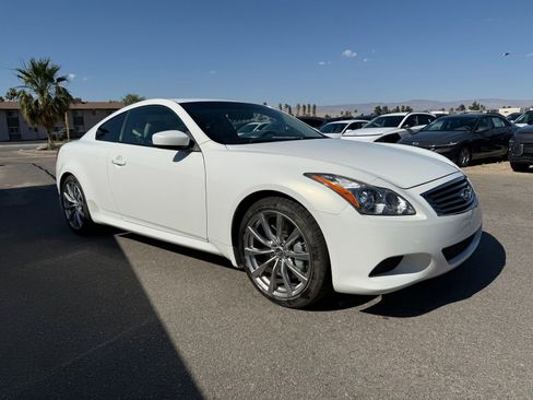 Used 2009 INFINITI G37 Journey w/ Premium Pkg RWD image 2
