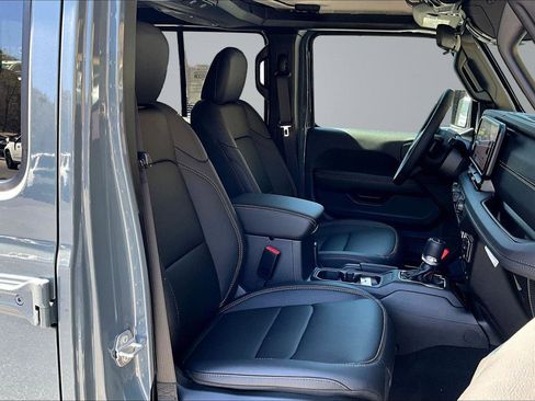 New 2026 Jeep Gladiator Sport AWD/4WD image 9