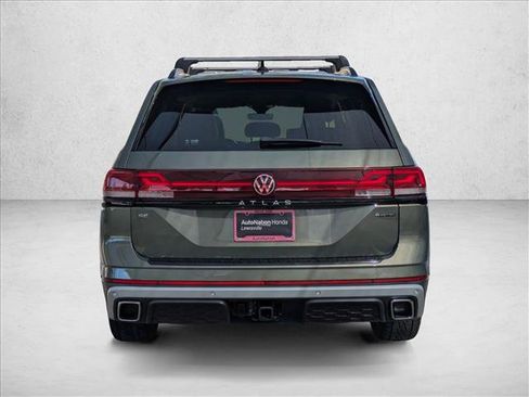 Used 2024 Volkswagen Atlas Peak Edition SE AWD/4WD image 7