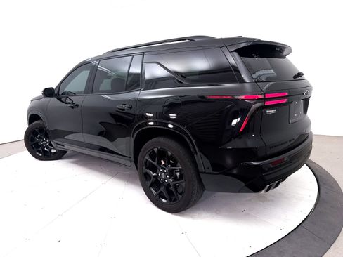 Used 2024 Chevrolet Traverse RS AWD/4WD image 2