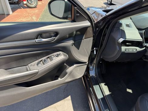 Used 2022 Nissan Altima 2.5 SV FWD image 16