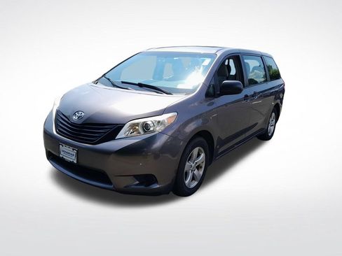 Used 2014 Toyota Sienna L FWD image 3