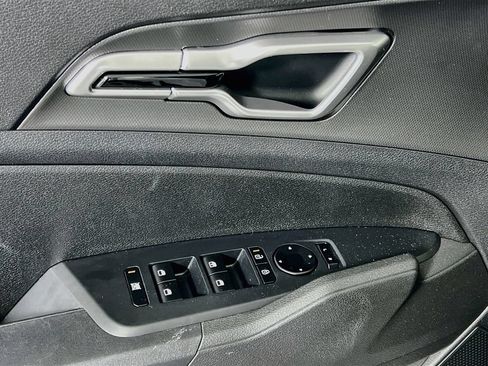 Certified 2026 Kia Sportage LX FWD image 10