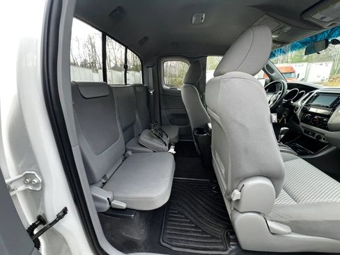 Used 2014 Toyota Tacoma 4x4 Access Cab V6 w/ SR5 Package image 11