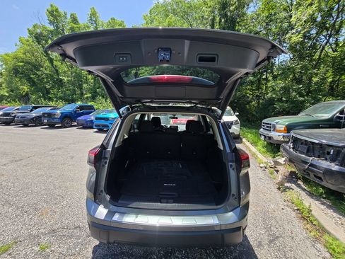 Used 2026 Nissan Rogue SV FWD image 18