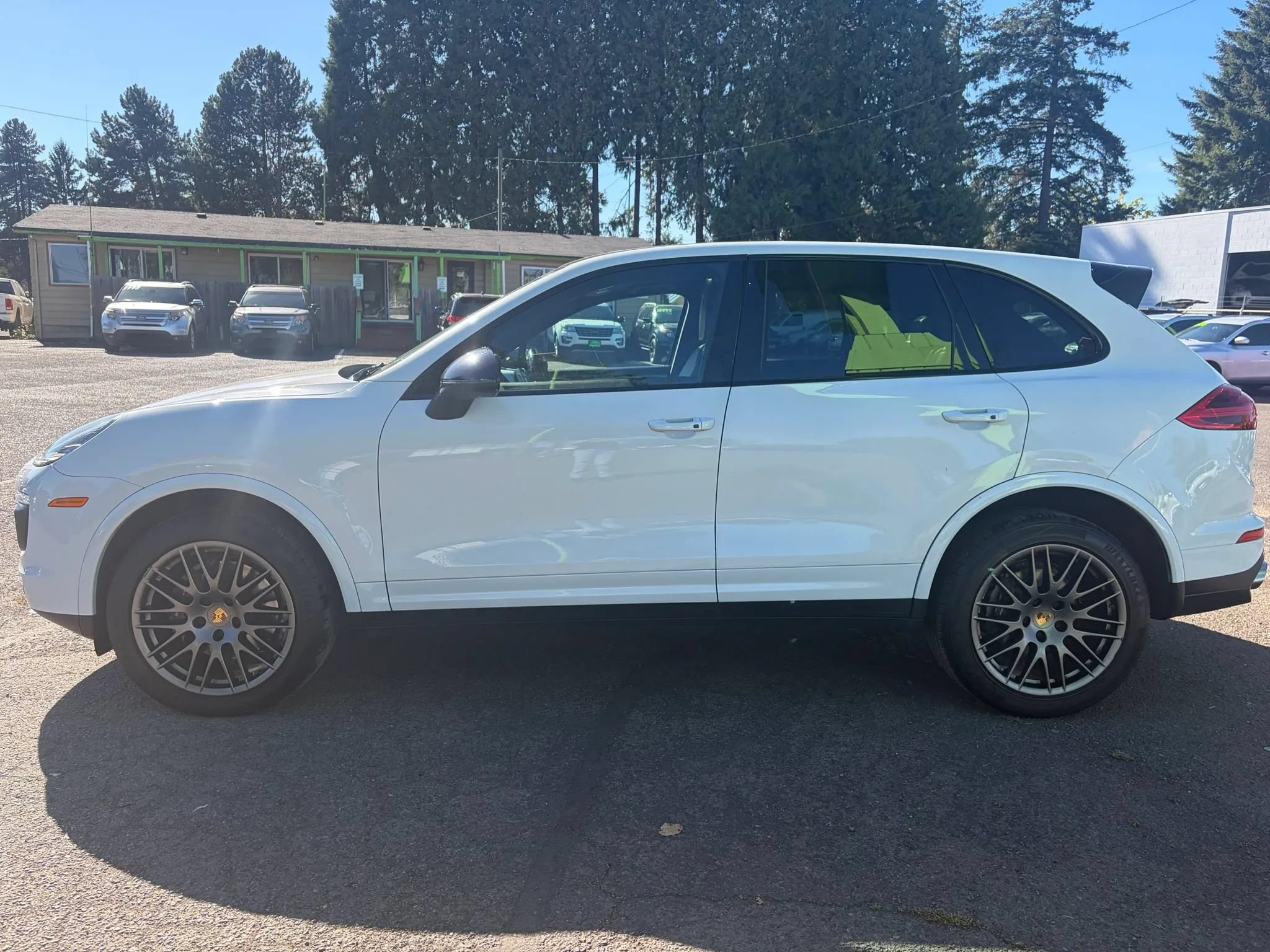 Used 2017 Porsche Cayenne AWD/4WD image 4
