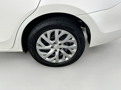 Used 2018 Toyota Corolla LE image 11