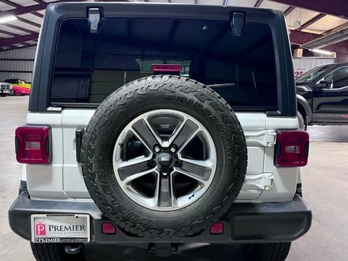 Used 2021 Jeep Wrangler Unlimited Sahara w/ Uconnect 4C Nav & Sound Group AWD/4WD image 8